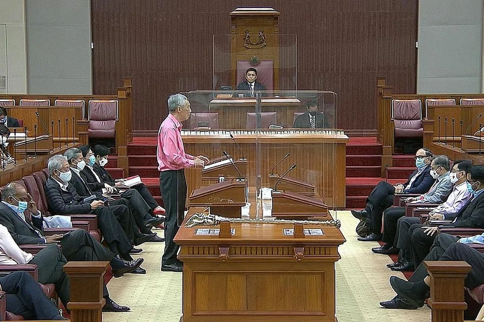 PERBAHASAN: Dalam ucapannya di Parlimen, Perdana Menteri Lee Hsien Loong memberi tumpuan kepada usaha negara menangani Covid-19, jaringan keselamatan sosial, dasar pekerja asing dan perkembangan politik setempat. - Foto GOV.SG