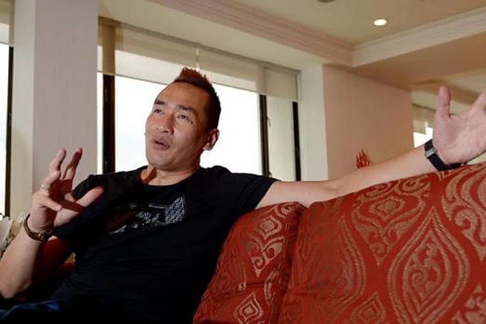 BERWAWASAN: AC Mizal berharap radio Internet bervisual Peace Yall FM dapat memberi alternatif kepada golongan artis mengetengahkan karya mereka. - Foto TUKIMAN WARJI