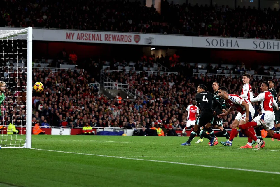 Pemain tengah Arsenal, Mikel Merino, menanduk masuk gol kedua Arsenal selepas menerima hantaran sepakan percuma Declan Rice pada minit ke-43.