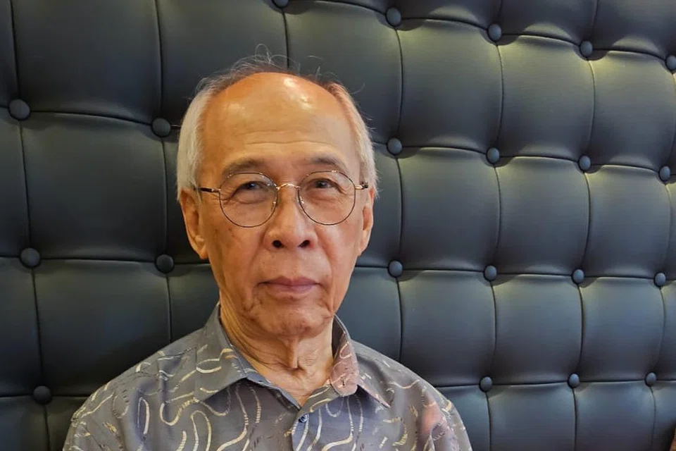 Johari Salleh merupakan anak Melayu kelahiran Singapura pertama yang melanjutkan pengajian muzik di Maktab Muzik Berklee di Boston, Amerika Syarikat, pada 1967.