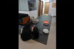 Cik Suhaila (kiri) dan anaknya duduk di atas tikar getah yang dipasang di ruang tamu bagi mengelakkan bunyi hentakan kaki daripada menjejas jiran di bawah.