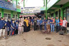 TURUN PADANG SEBELUM PANDEMIK COVID-19: Pihak Madrasah Al- Ma'arif Al-Islamiah berkunjung ke Pesantren Baabussalaam di Kopo, Bandung, Indonesia, menyaksikan upacara ibadah korban sebelum pandemik Covid-19. Tahun ini, pihak madrasah akan menyaksikan upacara ibadah korban melalui wadah Zoom. - Foto MADRASAH AL-MA'ARIF AL-ISLAMIAH