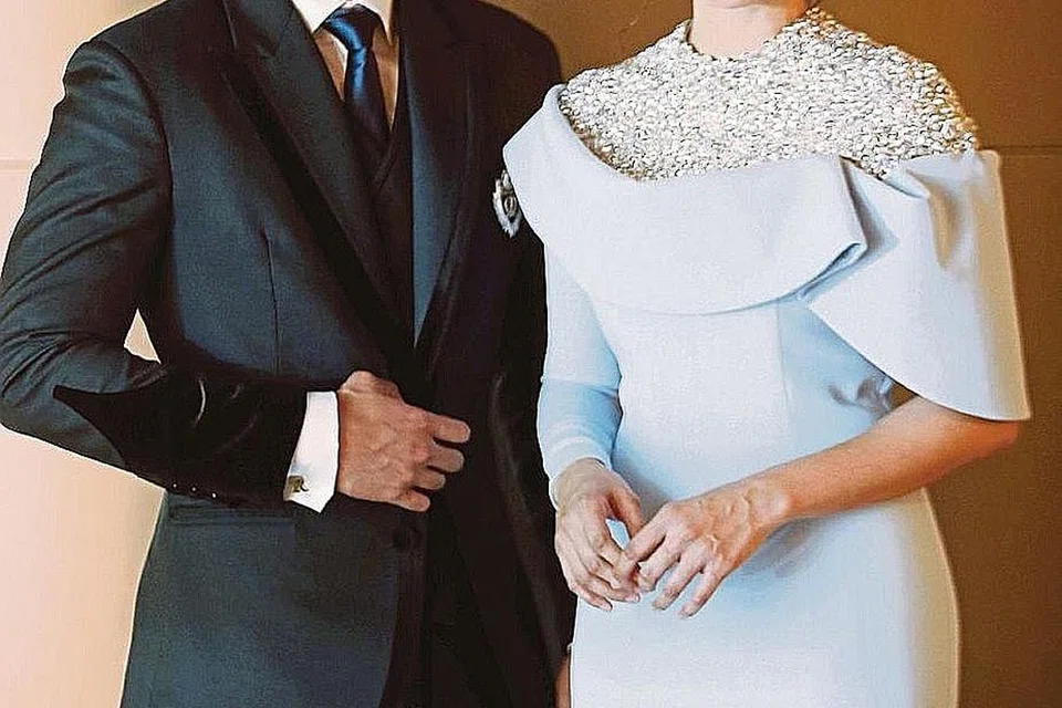 MASIH DIMINATI: Fattah Amin dinobatkan sebagai Pelakon Filem Lelaki Popular dalam Anugerah Bintang Popular Berita Harian (ABPBH) Ke-32 di Putrajaya Ahad lalu. Bersamanya ialah isterinya, pelakon Fazura. - Foto fail