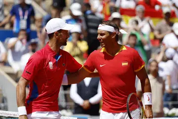 Rafael Nadal (kanan) dari Sepanyol dan Novak Djokovic dari Serbia menegur satu sama lain menjelang perlawanan tenis di Sukan Olimpik Paris 2024. Pada 10 Oktober, Nadal mengumumkan beliau akan bersara daripada tenis profesional. 