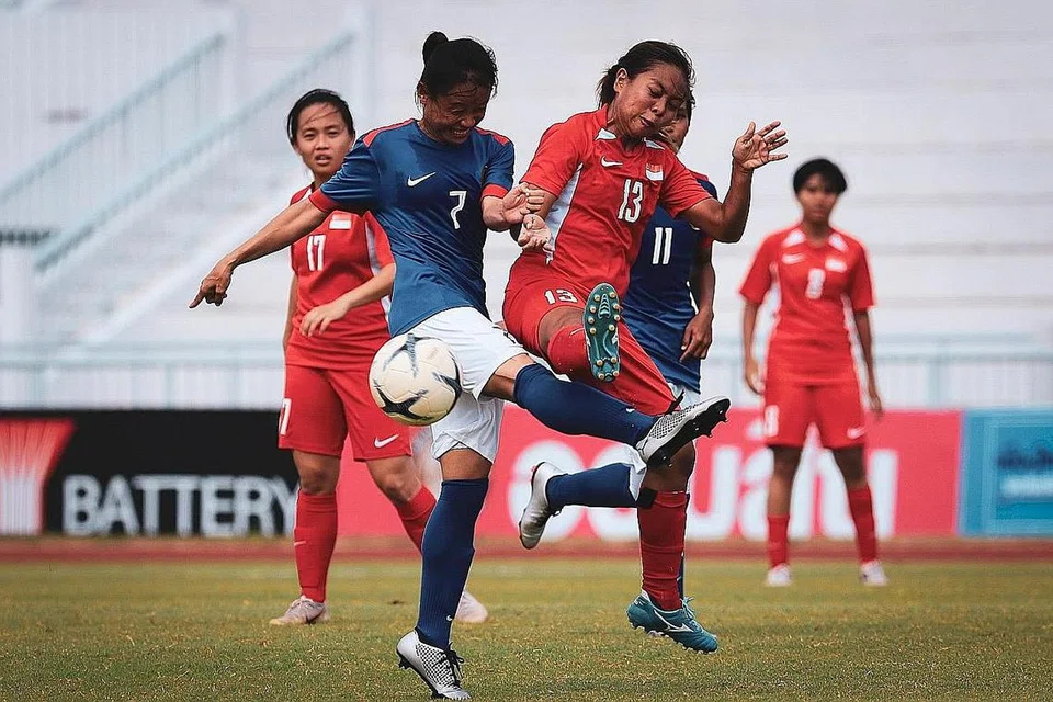 KEJOHANAN PANNA WANITA PERTAMA: Persatuan Bola Sepak Singapura (FAS) semalam memperkenalkan Kejohanan Cabaran Panna Wanita FAS dalam usaha meningkatkan tahap bola sepak wanita setempat dan memastikan ia terus segar dalam masyarakat bola sepak. - Foto FA THAILAND
