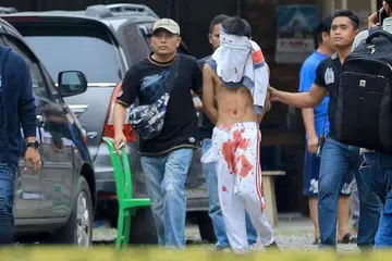 Remaja berusia 17 tahun yang cuba menyerang sebuah gereja dibawa pergi pegawai polis berpakaian preman di Medan pada Ahad (28 Ogos). 