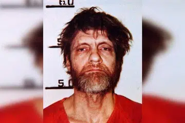 TEMUI AJAL DALAM PENJARA: Lulusan Universiti Harvard, Ted Kaczynski, melancarkan satu kempen pengganasan secara seorang diri antara 1978 dengan 1995 untuk menyerang apa yang dipercayai sebagai kemudaratan teknologi moden.