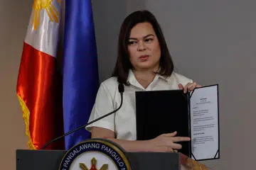 Cik Sara Duterte, Naib Presiden Filipina, bercakap dalam sidang media di Mandaluyong, Metro Manila, Filipina, pada Jumaat, 7 Februari 2025.
Cik Duterte menyatakan bahawa pasukan peguamnya sedang bersiap sedia untuk menghadapi kes pemecatan, menunjukkan kesediaannya untuk mempertahankan diri di tengah-tengah ketegangan yang semakin memuncak dengan Presiden Ferdinand Marcos Jr.