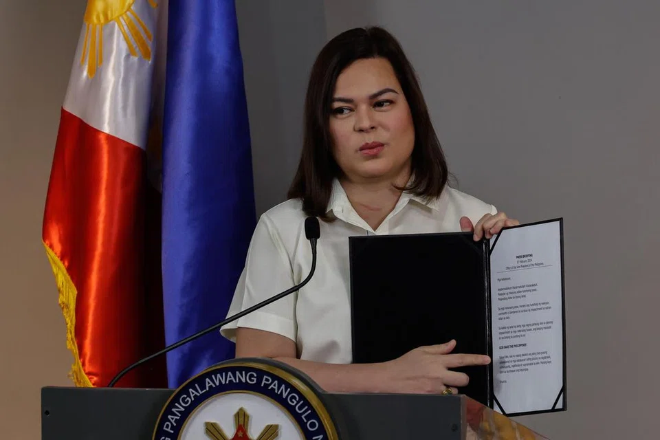 Cik Sara Duterte, Naib Presiden Filipina, bercakap dalam sidang media di Mandaluyong, Metro Manila, Filipina, pada Jumaat, 7 Februari 2025.
Cik Duterte menyatakan bahawa pasukan peguamnya sedang bersiap sedia untuk menghadapi kes pemecatan, menunjukkan kesediaannya untuk mempertahankan diri di tengah-tengah ketegangan yang semakin memuncak dengan Presiden Ferdinand Marcos Jr.