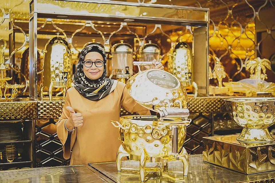 SAMBUTAN POSITIF: Menurut pemilik Puteri Wedding Services, Cik Aishah Jaafar, hampir kesemua 50 bakal pasangan mempelai yang akan melaksanakan majlis mereka bermulai Jun hingga akhir tahun ini melahirkan hasrat mahu menambah bilangan tetamu mereka daripada 100 kepada 250. - Foto BH oleh NUR DIYANA TAHA
