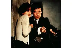 GOLDENEYE: Judul filem yang dijayakan (dari kiri) Izabella Scorupco dan Pierce Brosnan ini mengambil sempena nama estet di Jamaica milik penulis novel James Bond, Ian Fleming, yang turut menulis setiap novel Bond dengan menggunakan mesin taip emas. - Foto MEDIACORP 