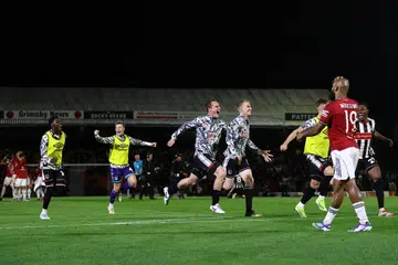 United, Grimsby, memalukan