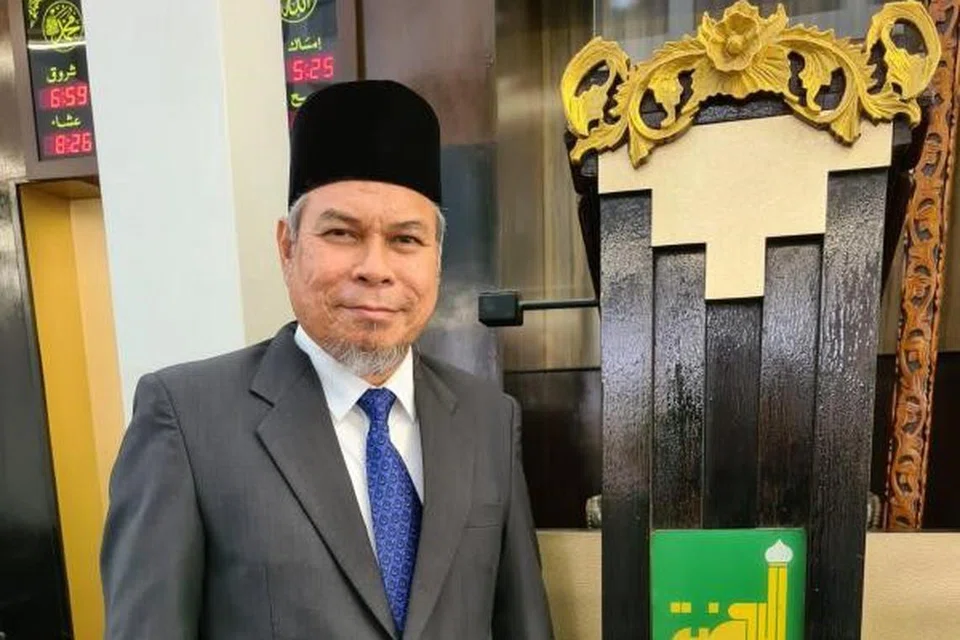 PERPADUAN: Pengerusi Eksekutif Masjid Ar-Raudhah, Ustaz Mohamed Ali Atan, yakin peranan golongan bukan Islam yang murni seperti Encik Lim Siong wajar dicontohi oleh masyarakat majmuk di sini. 