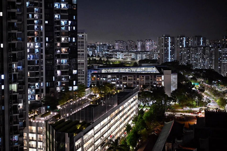 NAIK HARGA: Purata bil elektrik bulanan untuk keluarga yang tinggal di flat empat bilik Lembaga Perumahan dan Pembangunan (HDB) akan meningkat sebanyak $3.57 sebelum GST, kata SP Group. 