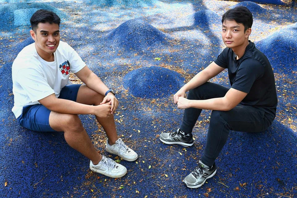 Encik Emyr Uzayr Mohamed Sadri (kiri) dan Encik El Wafeeq El-Jauzy merancang mendaki ke puncak Gunung Kinabalu sempena ulang tahun ke-10 tragedi gempa bumi Sabah pada 2025.