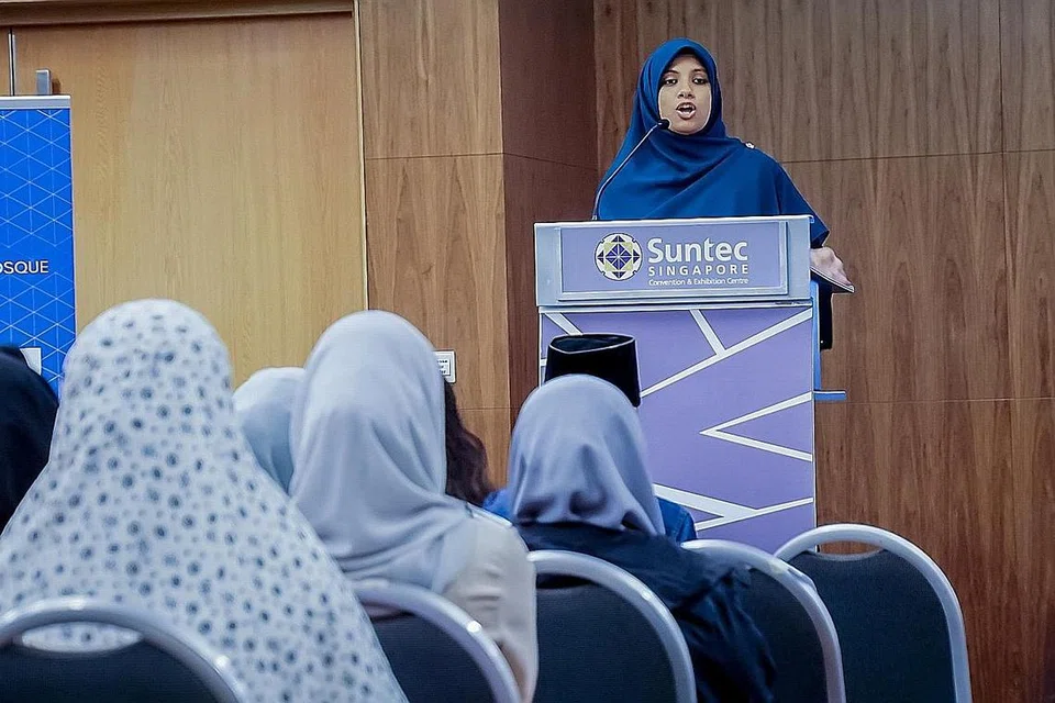 USTAZAH SHAMEEM SULTANAH: Berkata jika manusia melakukan segunung dosa sekalipun tetapi kembali kepada Allah dengan taubat, Dia akan menggantikan dosa dengan kebaikan. Itulah taubat, justeru Nabi Muhammad saw melakukannya 100 kali sehari. - Foto BH oleh NUR DIYANA TAHA