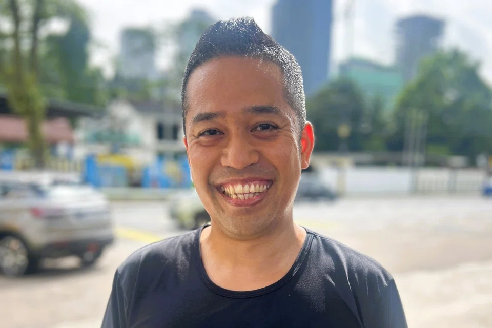 Encik Muhd Fadzly Khrudin, 43 tahun.