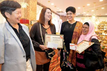 CEKAL MAHU BEBAS DADAH: (Dari kiri) Presiden Wira, Cik Ang Poh Wah, Cik Norliza, Dr Fatimah dan Cik Maimon di majlis penyampaian Anugerah Daya Tahan Wira di Orange Ballroom, Tanjong Katong Complex, kelmarin. - Foto M.O. SALLEH