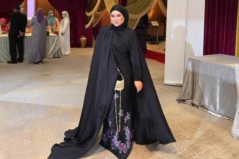 Ketua Pereka Ariani Galeri, Nik Amanina Nik Abdul Aziz berkata fabrik berstruktur dapat mengekalkan bentuk dan kemasan menjadikan busana yang dipakai nampak eksklusif.