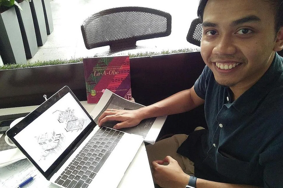 BURU PHD: Encik Hadi telah pun mula jalankan kajian mengenai diaspora masyarakat perantau Bawean dari perspektif seni bina. - Foto BH oleh SAINI SALLEH