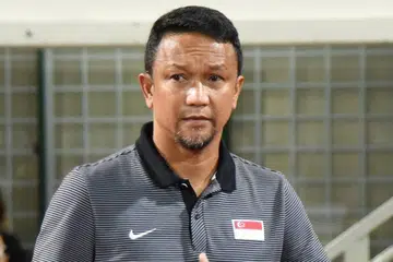 KESAL DENGAN APA YANG DIKATAKAN: Fandi Ahmad telah memohon maaf kepada wartawan TNP, Encik Singh