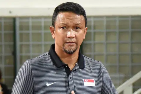 KESAL DENGAN APA YANG DIKATAKAN: Fandi Ahmad telah memohon maaf kepada wartawan TNP, Encik Singh