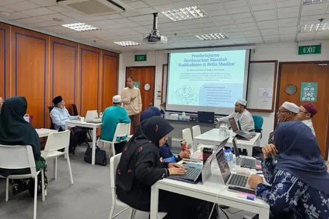 Seramai 22 asatizah daripada Institut Pengajian Islam Pergas (IPIP) mengikuti latihan intensif bersama Fakulti Sains Pendidikan dan Teknologi, Universiti Teknologi Malaysia (UTM), bagi memperkukuh kaedah serta strategi pengajaran dan pembelajaran.