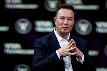 ELON MUSK: Ketua Pegawai Eksekutif (CEO) SpaceX, Tesla dan Twitter itu mahu meluaskan pelaburan di Malaysia, seperti yang dinyatakan dalam pertemuan secara maya dengan Perdana Menteri Malaysia, Datuk Seri Anwar Ibrahim, pada Jumaat. 