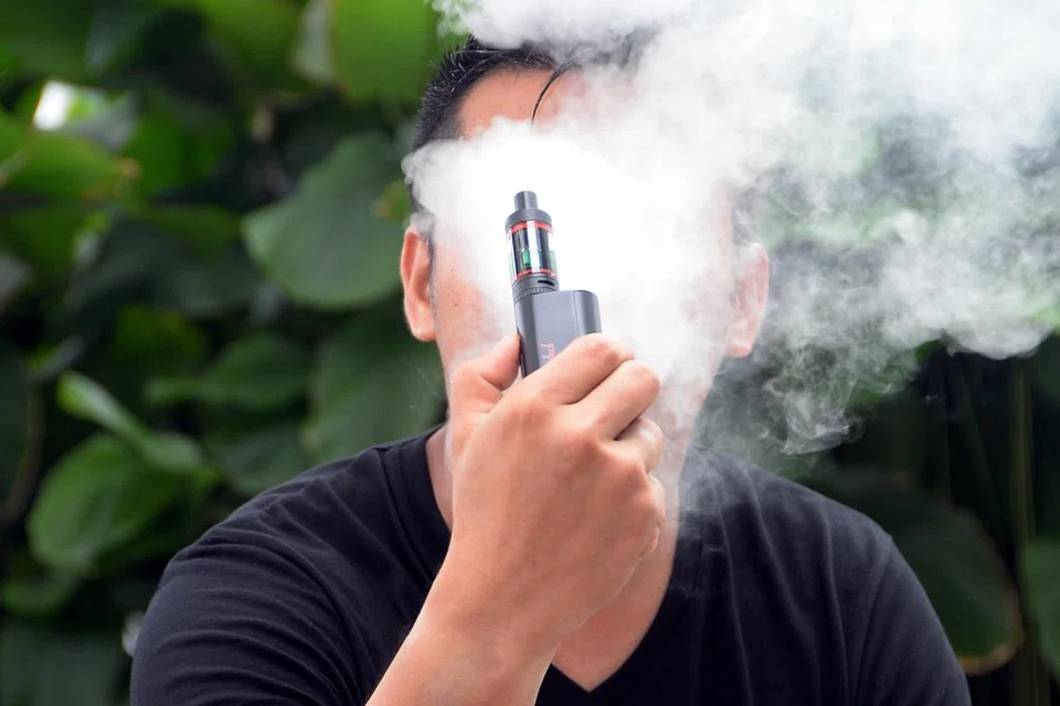 DIDENDA BELI ‘VAPE’: Seorang pegawai bimbingan belia di Rumah Tumpangan Remaja Lelaki Singapura (SBH), Ang Kim Chui Derek Andre, yang membantu rakan-rakan sekerjanya di kemudahan kediaman juvana membeli rokok elektronik, atau vape, didenda $3,500.