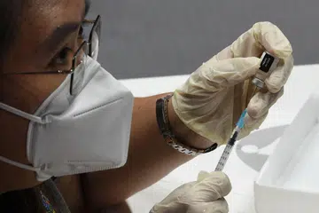 Vaksin yang dikemas kini memberikan perlindungan lebih baik terhadap varian Covid-19 yang sedang beredar dan yang muncul, dengan profil keselamatan yang setanding versi terdahulu, menurut kenyataan bersama MOH dan CDA itu.