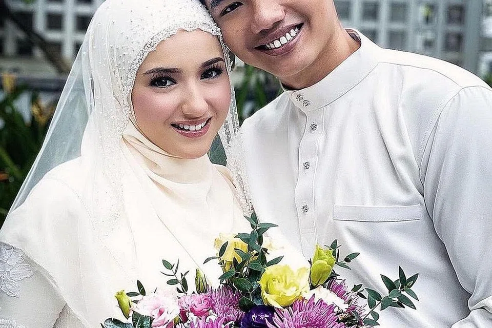 TERIMA PUJIAN WARGANET: Jauh daripada merungut, sebilangan besar warganet memuji pelakon dan penyanyi Hannah Delisha (kiri) kerana menjaga penuh hati-hati hubungan cintanya dengan pelakon Imam Shah secara berahsia sehingga selamat diijabkabulkan Khamis lalu.- Foto INSTAGRAM HANNAH DELISHA