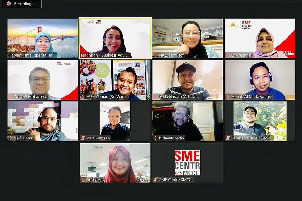 BINCANG KERJASAMA: Dewan Perniagaan dan Perusahaan Melayu Singapura (DPPMS) serta Pusat Syarikat Kecil dan Sederhana (SME)@DPPMS membentangkan khidmat dan bantuan yang boleh ditawarkan kepada kumpulan seni. - Foto PUSAT SME @ DPPMS