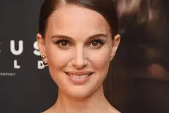 SERONOK JADI PENGARAH: Perasaan sedemikian membuat Natalie Portman kini lebih selesa dengan kerja baru itu yang akan beliau teruskan selepas ini. - Foto AFP