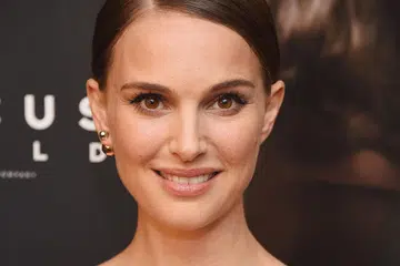SERONOK JADI PENGARAH: Perasaan sedemikian membuat Natalie Portman kini lebih selesa dengan kerja baru itu yang akan beliau teruskan selepas ini. - Foto AFP