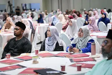 Ustaz Pasuni Maulan berkata landskap agama setempat memerlukan kepimpinan asatizah yang berdaya fikir menjangkau masa depan, yang mampu memberi panduan serta menyediakan penyelesaian dan huraian di luar kotak.
