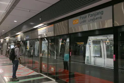 KERJA PELUASAN LANDASAN: Pada empat hari Ahad iaitu pada 15, 22, 29 Oktober dan 5 November, khidmat CCL akan berakhir pada 10 malam dan tidak selewat 12.38 tengah malam seperti sekarang, bagi memberi ruang mencuba sistem menyelia kereta api automatik baru. 