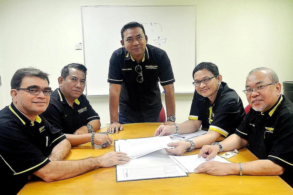 DISERET KE MAHKAMAH: Muhamad Aidith Abdul Latiff, 44 tahun, yang pernah bersama Akademi CAL juga dituduh memindahkan wang secara tidak sah masuk dan keluar dari Singapura. - Foto fail