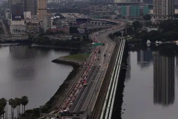 PECAH REKOD: Hampir 1.5 juta orang melepasi pusat pemeriksaan Woodlands dan Tuas pada hujung minggu Hari Vesak. Jumlah itu adalah rekod tertinggi bagi hujung minggu panjang sejak sempadan darat antara Singapura dengan Malaysia dibuka semula pada April 2022.