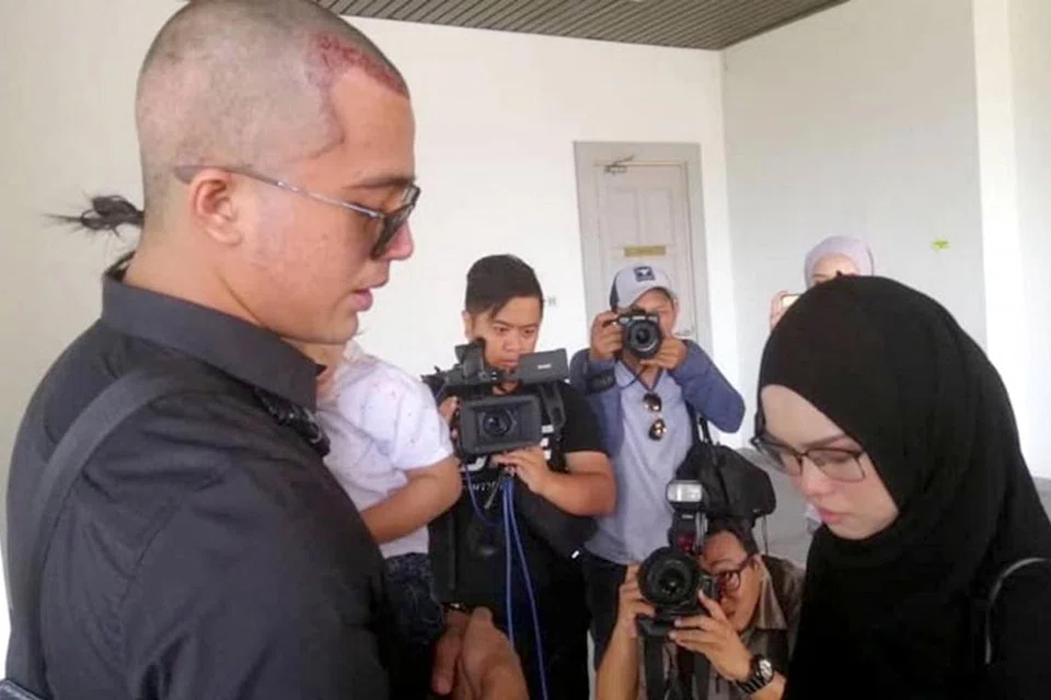SAH CERAI: Aliff (kiri) dan Bella (kanan) sah bercerai talak satu di Mahkamah Rendah Syariah Kuala Lumpur kelmarin. - Foto KOSMO
