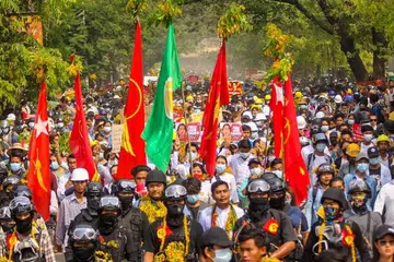 MYANMAR TERUS BERGOLAK: Penunjuk perasaan menentang rampasan kuasa tentera di Myanmar. 