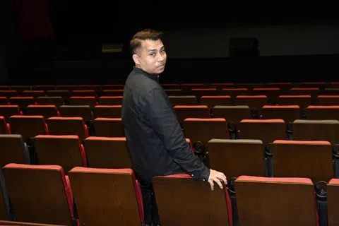Encik Sahabudin memulakan kerjayanya secara sambilan di sebuah pawagam hanya sehari selepas tamat Perkhidmatan Negara (NS) pada sekitar 2003, sebelum bekerja sepenuh masa mengendalikan operasi di beberapa pawagam tempatan, sehingga menerajui pelancaran pawagam di negara lain.