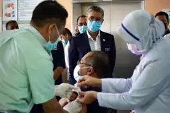 Warga emas Malaysia berusia 60 tahun dan ke atas akan mendapat vaksinasi influenza secara percuma manakala bakal jemaah haji pula diwajib mendapatkan vaksin Covid-19. 