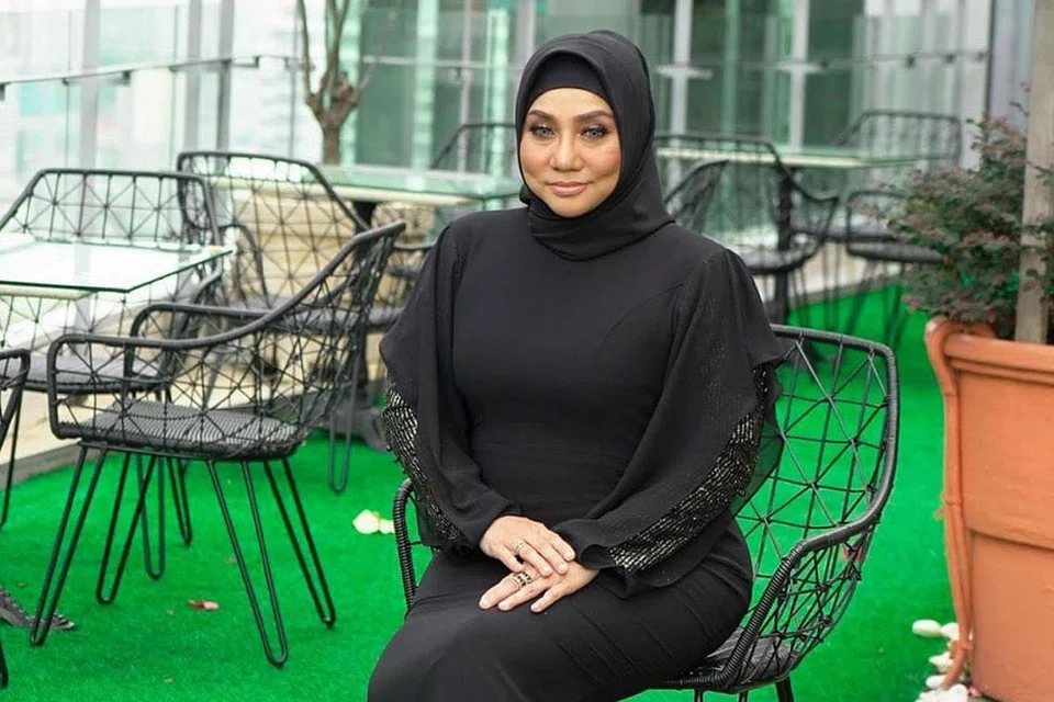 BUAT PERSEDIAAN: Noraniza Idris berkata beliau akan mula membuat persediaan Jun ini bagi konsertnya yang dijadualkan sekitar Oktober ini. Antara lain beliau ingin turunkan berat badan sebanyak 20 kilogram agar lebih bertenaga. - Foto fail