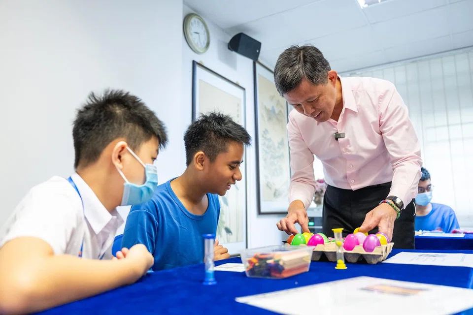 HARAPAN PADA PELAJAR: Menteri Pendidikan, Encik Chan Chun Sing melawat Sekolah APSN Katong dan menyatakan dalam satu kiriman Facebook pada 2 Januari bahawa beliau berharap pelajar dapat mengimbas kembali dan berasa bangga dengan semua yang mereka telah capai tahun lepas.