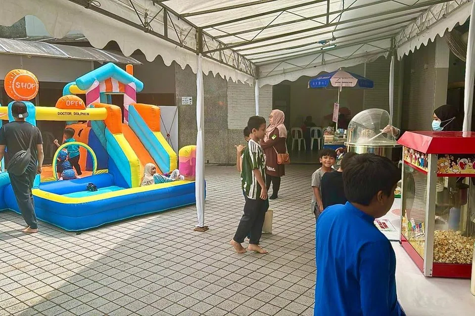 Hari Keluarga Daerah Barat berlangsung di Masjid Ar-Raudhah pada 26 dan 27 Oktober 2024 lalu, turut menyediakan tempat permainan kanak-kanak dan pelbagai reruai makanan. 