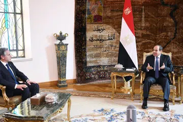 DAPATKAN SOKONGAN: Presiden Mesir Encik Abdul Fattah al-Sisi (kanan) berbincang dengan Setiausaha Negara Amerika Syarikat Encik Antony Blinken (kiri) di Istana Presiden di Kahirah pada Ahad.