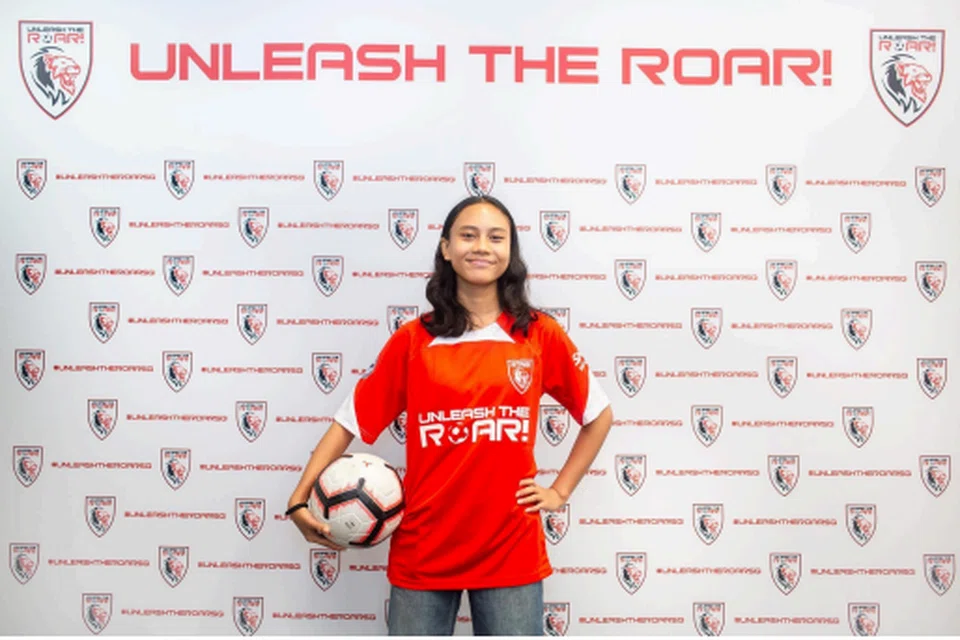 Nadila Nur Danisha, 16 tahun, adalah antara sembilan penerima Biasiswa Bola Sepak Luar Negara Unleash The Roar! (UTR!) pada 2024.