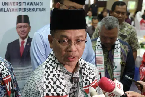 Datuk Dr Mohd Na’im Mokhtar melahirkan rasa dukacita dengan isu penjualan stoking dengan kalimah ‘Allah’ sambil berkata ia tidak boleh diremehkan.