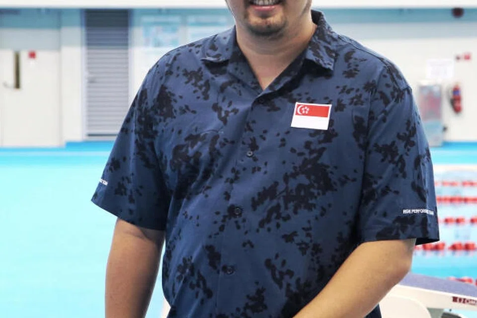 PUAS HATI: Ketua jurulatih pasukan renang Singapura Gary Tan gembira dengan prestasi anak didiknya di Sukan Asia Hangzhou meskipun hanya sebutir pingat diraih sehingga Khamis, iaitu hari kedua terakhir pertandingan. 