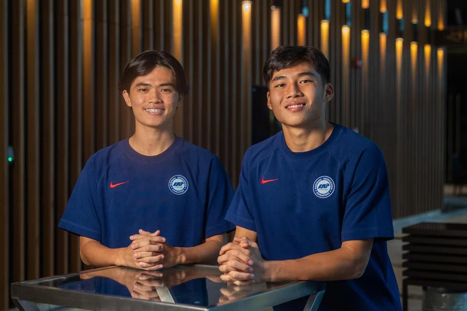 Pemain tengah, Ong Yu En (kiri), dan pemain sayap, Jonan Tan, berhasrat menggunakan masa bersama skuad Singa sebagai batu loncatan bagi meningkatkan tahap permainan buat temasya Sukan SEA 2025 yang akan berlangsung pada Disember. 